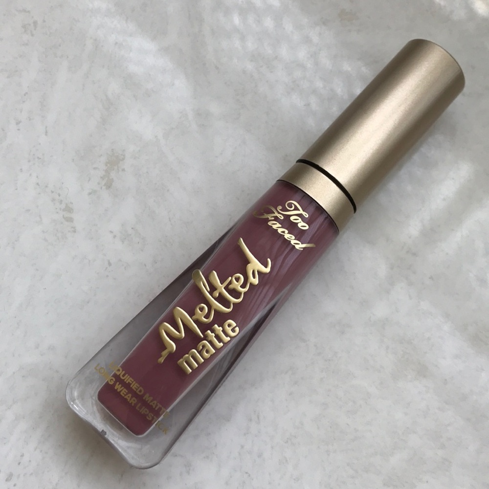 Too Faced Melted Matte mini in color Queen B